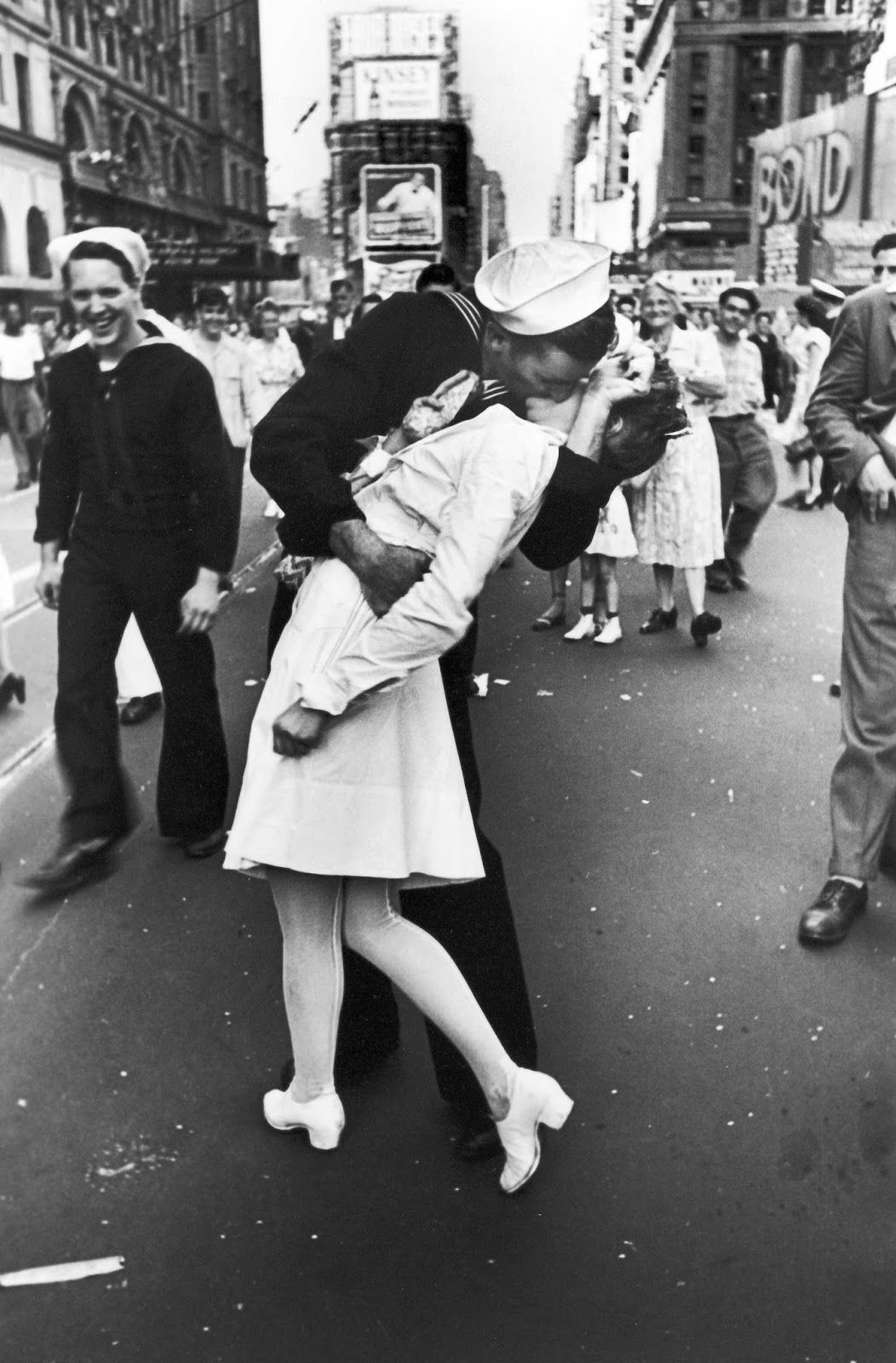 V-J_kiss_times_square - Expert Advice