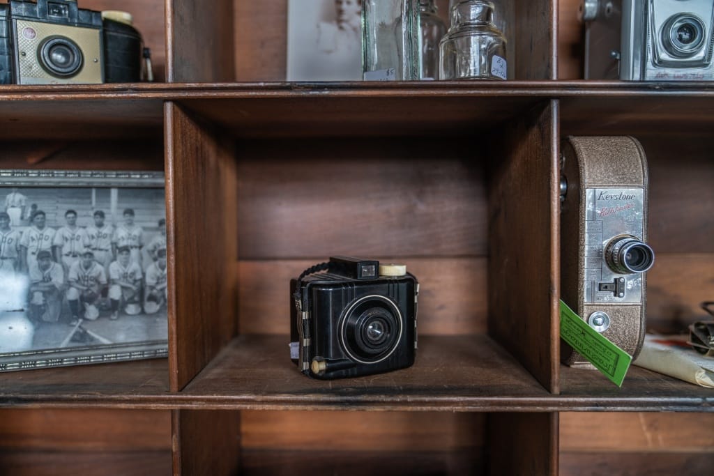 joshua-case-64UseUse Vintage Cameras As Decoration To Spruce Up Any SpaceVintage Cameras As Decoration To Spruce Up Any Space8111-unsplash - Expert Advice Use Vintage Cameras As Decoration To Spruce Up Any Space