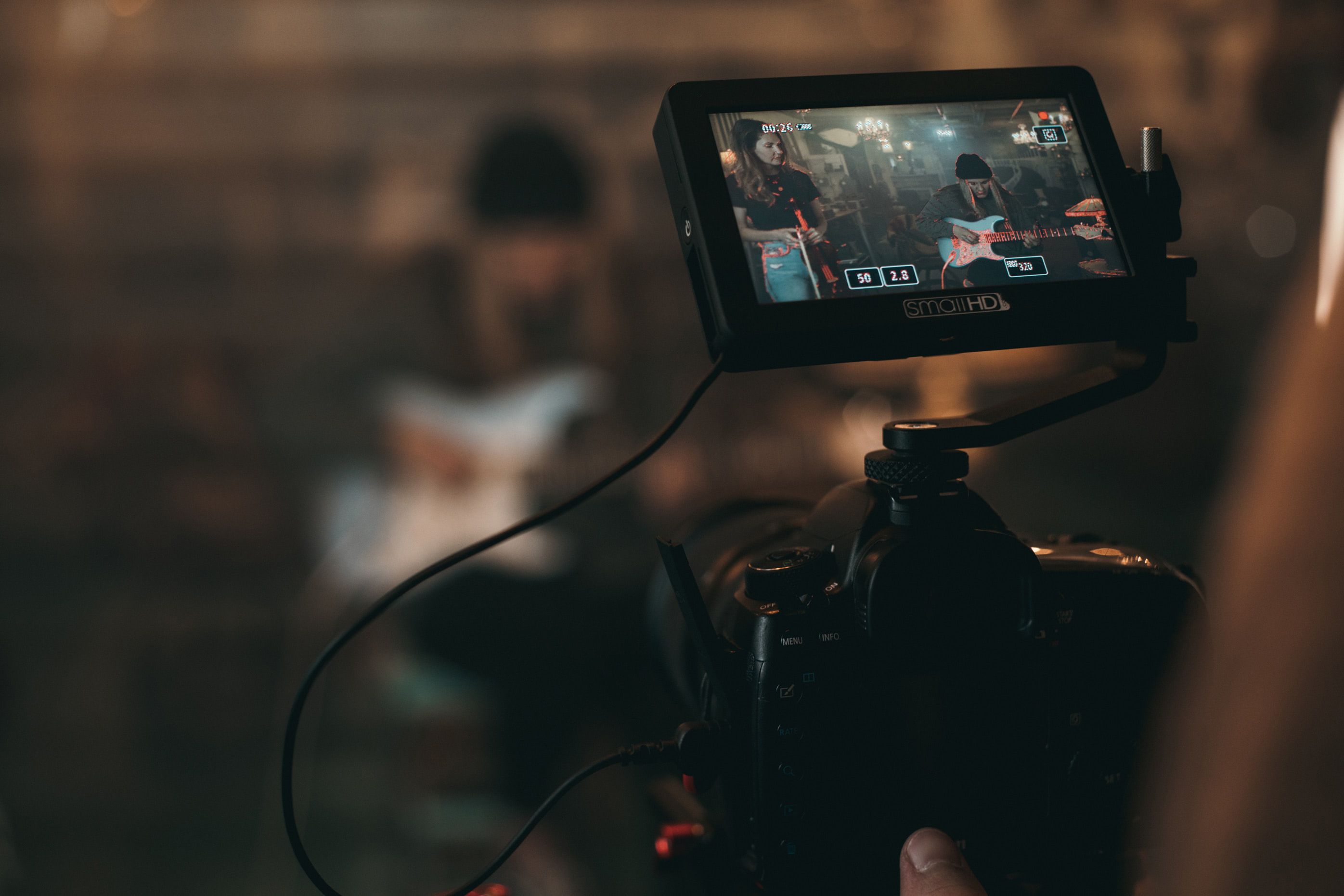 dslr with monitor - Expert Advice An Intro to Shooting Video With DSLR or Mirrorless Cameras