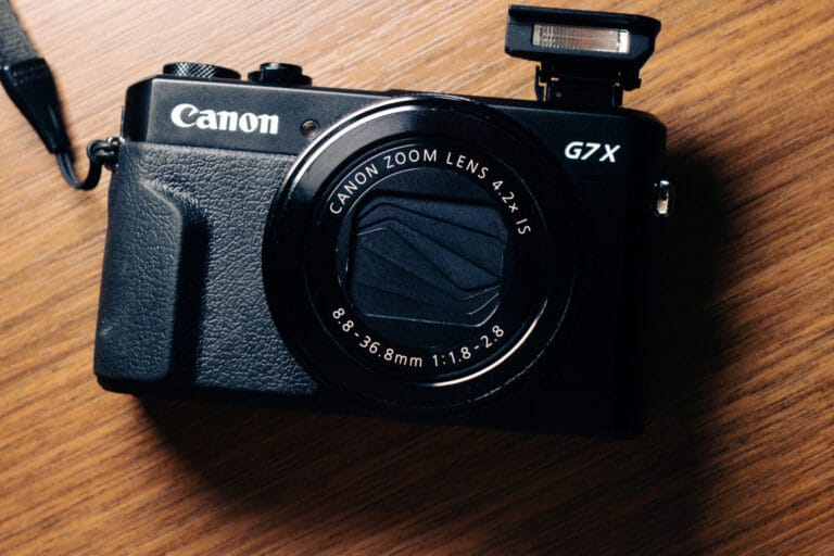 KEH Comparison Guide: Canon G7X Mark II vs. Canon PowerShot V1